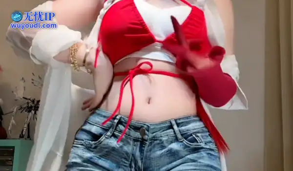长离COS腰臀杀疯！超短牛仔包裹的3D曲线，这谁顶得住